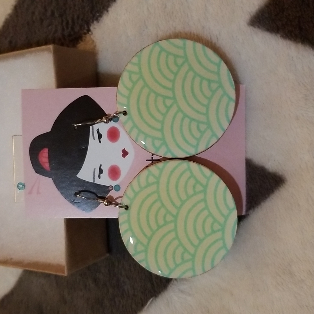 Pretty Kiku Earrings